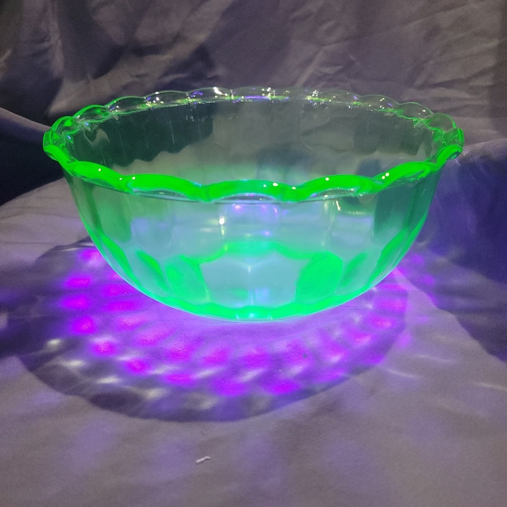 Vintage Green Depression Glass Uranium Scalloped Bowl